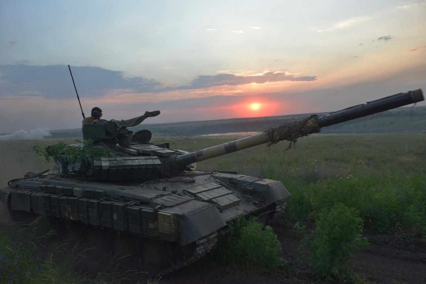 На Донбасі бойовики чотири рази обстріляли позиції ООС: двоє військових поранені