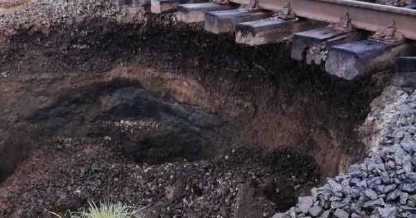 Через карстовий провал на Буковині «Укрзалізниця» змінила схему руху поїздів