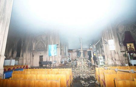 Попередньо пожежу у Костелі св. Миколая у Києві спричинило коротке замикання в органі — глава МВС