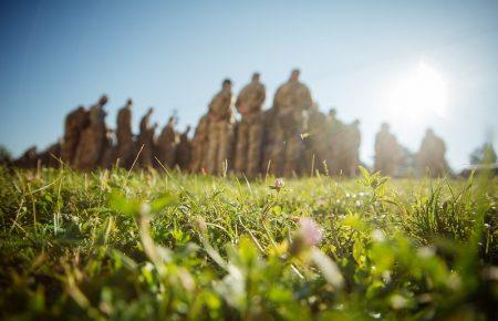 На Донбасі внаслідок обстрілу бойовиків зранку загинув український військовий, ще троє поранені