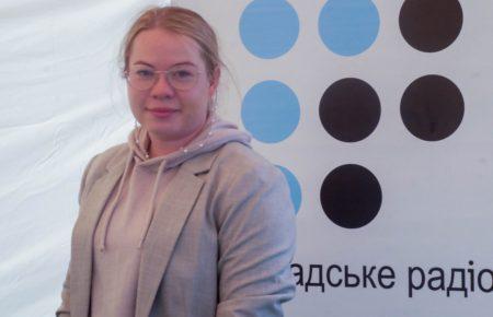 Чуючи салюти, я присідаю, дивлюся, куди біжать люди, аби бігти за ними — білоруська журналістка