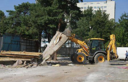 Демонтувати незаконні споруди навколо «Юності» плануємо за місяць — Бойко