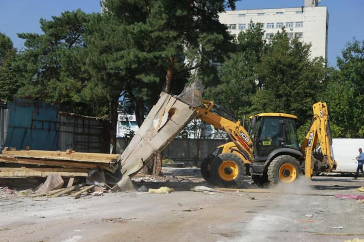 Демонтувати незаконні споруди навколо «Юності» плануємо за місяць — Бойко