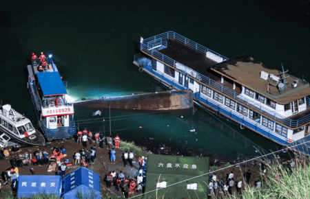 На заході Китаю перекинувся човен: щонайменше 10 людей загинули, ще 5 вважаються зниклими безвісти
