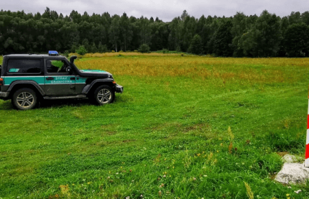 На польсько-білоруському кордоні зараз перебувають 32 мігранти — польський журналіст