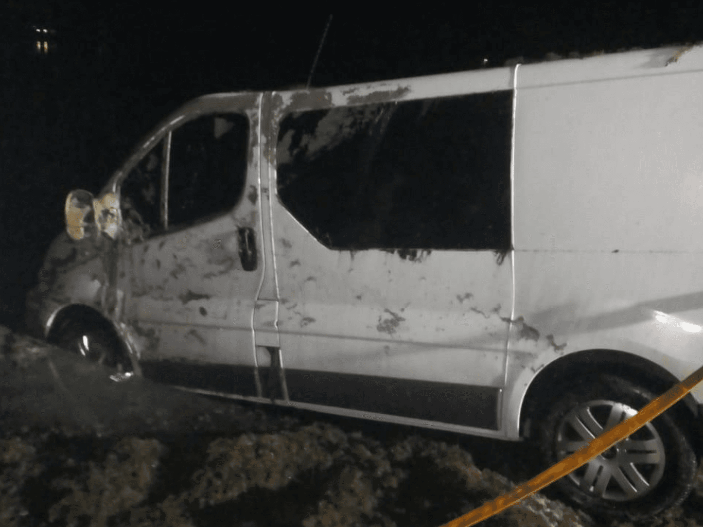На Харьковщине микроавтобус съехал в озеро, 2 человека погибли — полиция