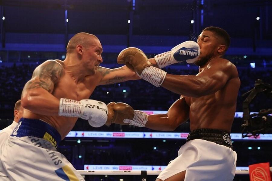 Усик розібрав Джошуа як рибу — спортжурналіст
