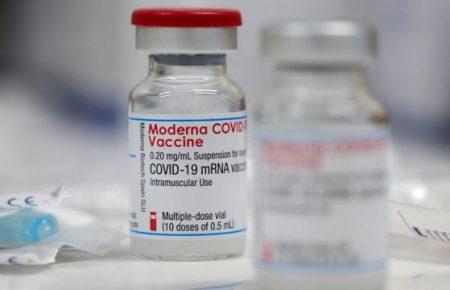 Вакцина Moderna осталась только в одной области — ее заберут на национальный уровень