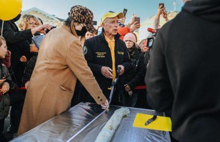 Вища за Батьківщину-Мати: У Києві приготували найдовшу у світі шаурму