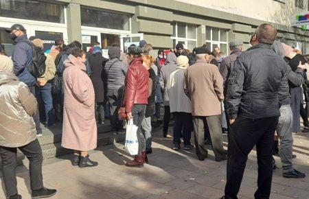 По 500 людей у черзі: у Маріуполі кількість відвідувачів центрів вакцинації зросла вдвічі