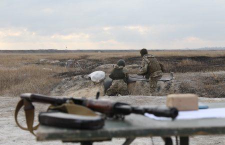 На Донбасі бойовики 9 разів відкривали вогонь, ще двоє військових дістали поранення