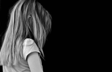 На Рівненщині довічний термін отримав вітчим, який ґвалтував 10-річну дівчинку