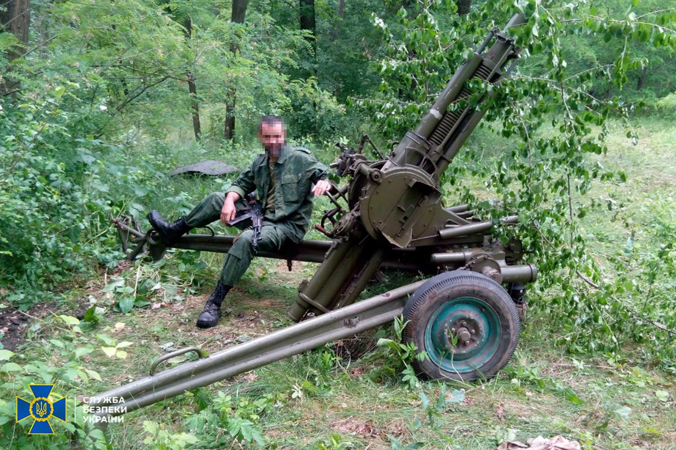 Обстрілював позиції українських військових у Попасній та Золотому: СБУ допитала бойовика «ЛНР» (відео)