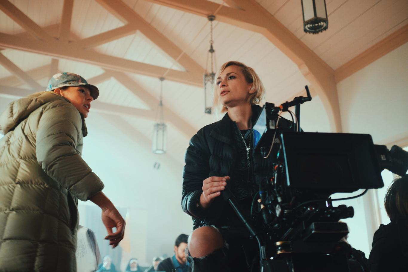 На знімальному майданчику, де загинула Гатчинс, могла бути не одна бойова куля — CNN