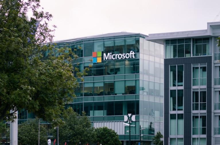 Microsoft суттєво скорочує бізнес у росії