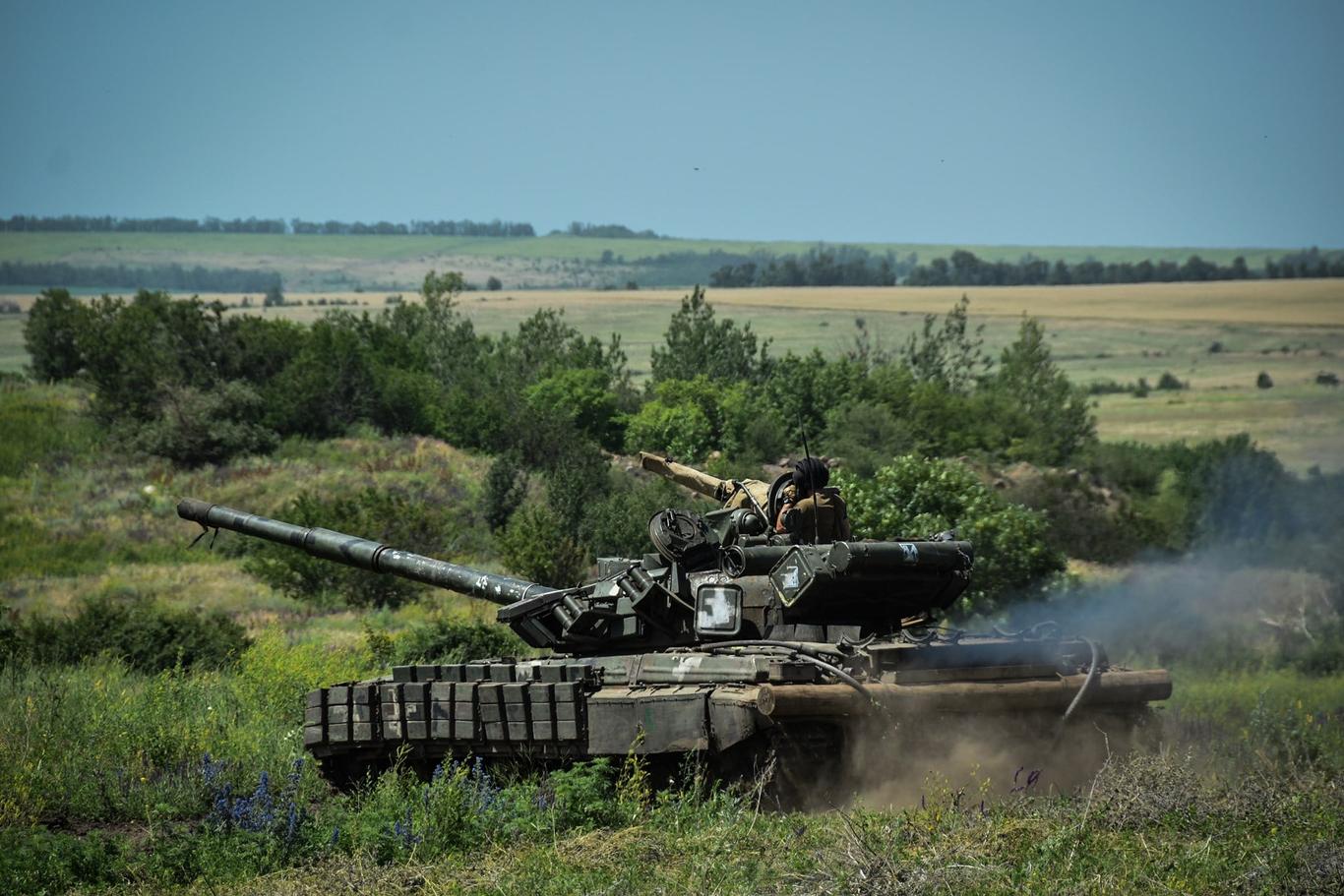 На Донбасі бойовики обстріляли позиції ЗСУ,  український військовий дістав поранення 