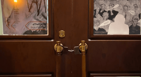 В Москве полиция заблокировала зрителей и сотрудников офиса «Мемориал» в помещении: там шел показ фильма о Голодоморе