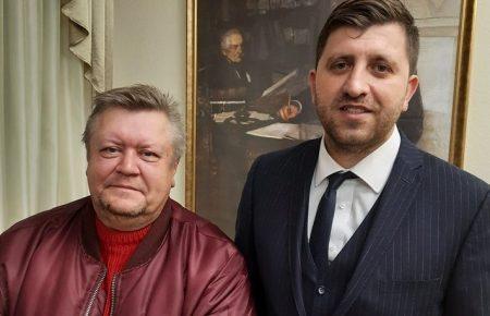 Голова Укрдержархіву Хромов заявив, що в його водія стріляли