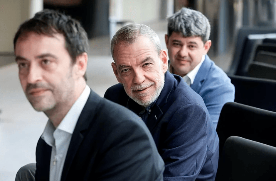 «Писательницей» Кармен Мола, получившей премию «Планета», оказались трое мужчин