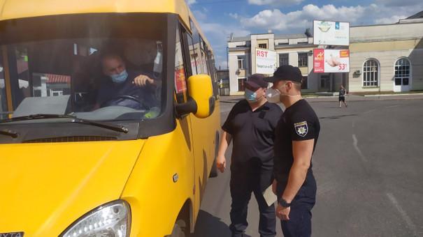 Пасажирам загрожуватиме штраф до 34 тисяч грн за відсутність COVID-документів під час міжобласних автоперевезень