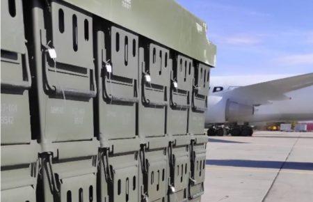 Україна отримала від США вантаж із медичним майном, озброєнням та засобами радіолокації