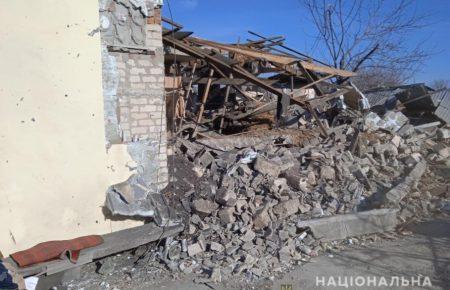 Обстріли бойовиків пошкодили 9 житлових будинків у Невельському на Донеччині (ФОТО)