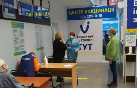 У Києві щодня новий торговий центр відкриває у себе Центр вакцинації — Животенюк