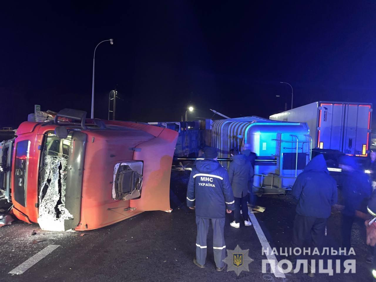 На в’їзді до Харкова сталася масштабна ДТП, є загиблі — поліція