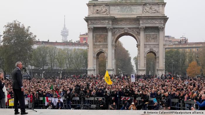 У містах Італії влаштували масові протести про коронавірусних обмежень