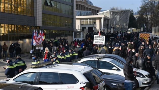 Саакашвілі вперше після затримання доставили до суду