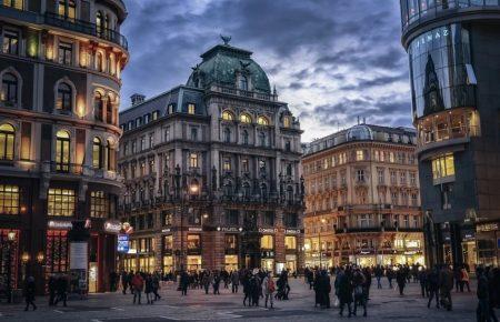 Австрія може першою у ЄС запровадити вакцинацію від коронавірусу обовʼязковою