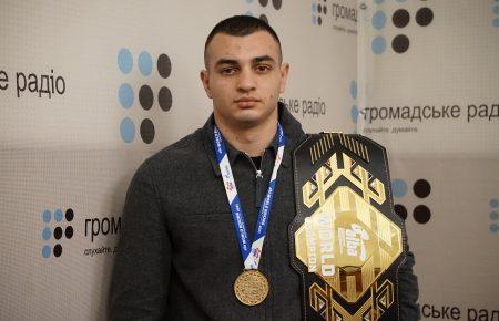 Чи вживає алкоголь чемпіон світу з боксу? Інтерв’ю з Юрієм Захареєвим і його тренером Ігорем Юрескулом