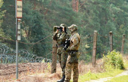 У Польщі затримали групу мігрантів, які прорвалися через кордон