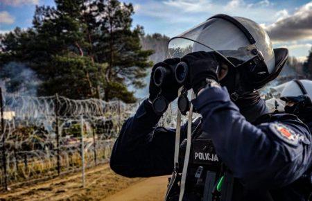 Група з 50 мігрантів прорвалася на територію Польщі з боку Білорусі