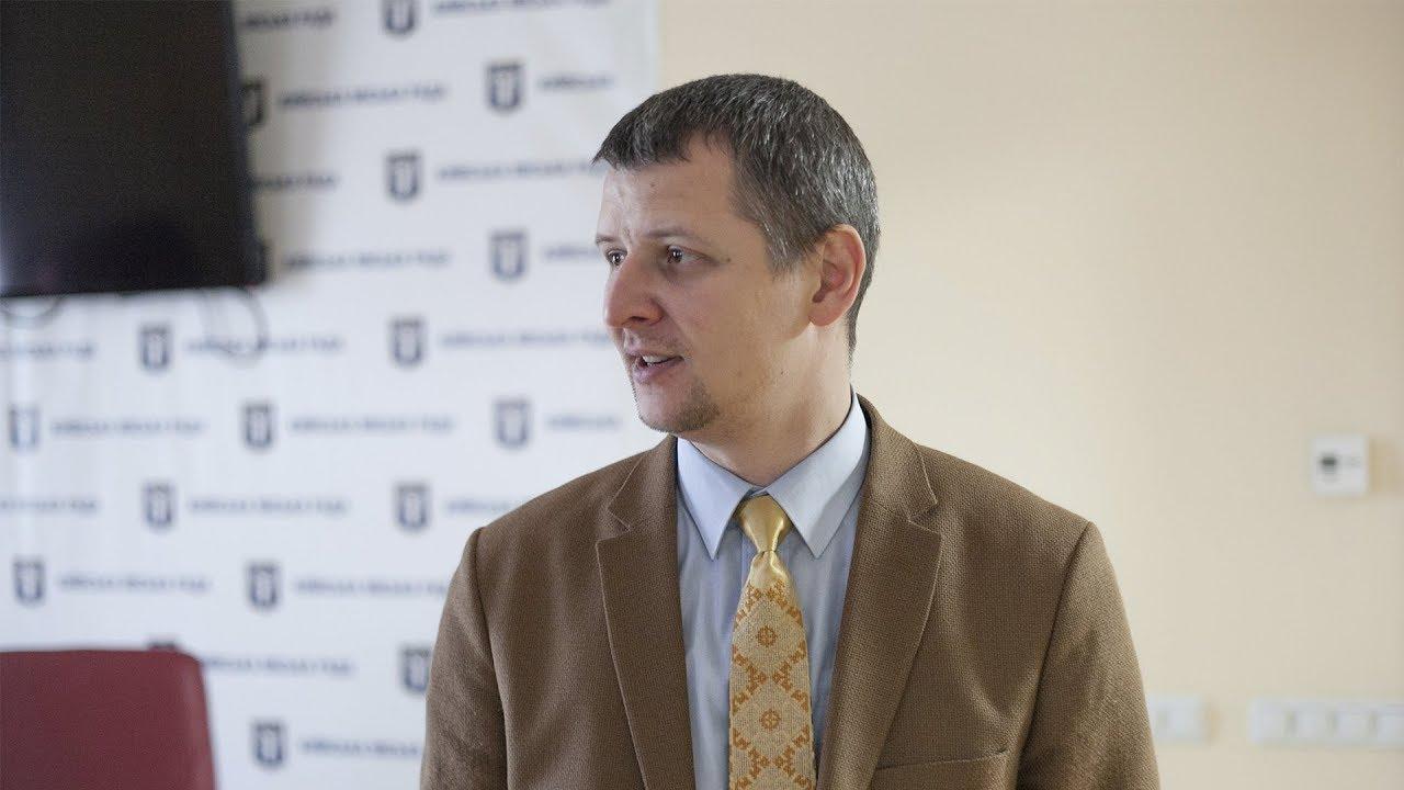 Тихонов: Місто на рік може замінити 100-150 ліфтів, а потребують заміни понад 20 тисяч