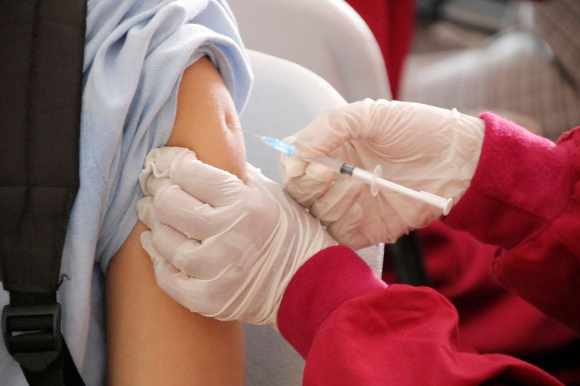 До кінця тижня Україна отримає майже 200 тисяч вакцин КПК
