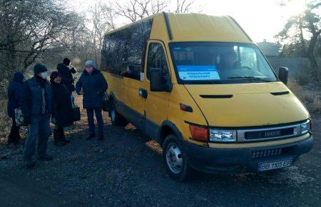 За годину до виїзду сапери перевіряють маршрут: як працює соціальний транспорт у прифронтовій зоні