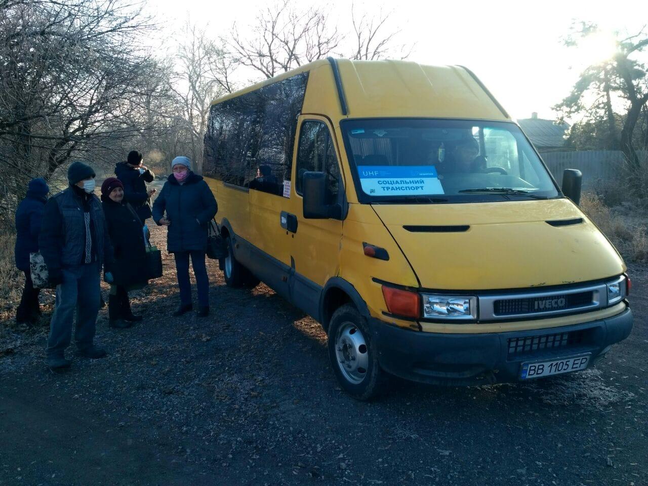 За годину до виїзду сапери перевіряють маршрут: як працює соціальний транспорт у прифронтовій зоні