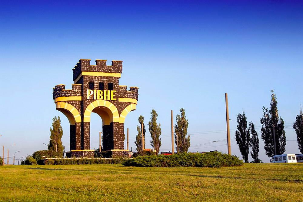 Які місця роботи популярні в Рівному?