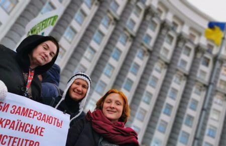 «Думаю, цими тарифами хочуть довести нас до банкрутства і привласнити майно» — чому художники вийшли на протест під Кабмін?