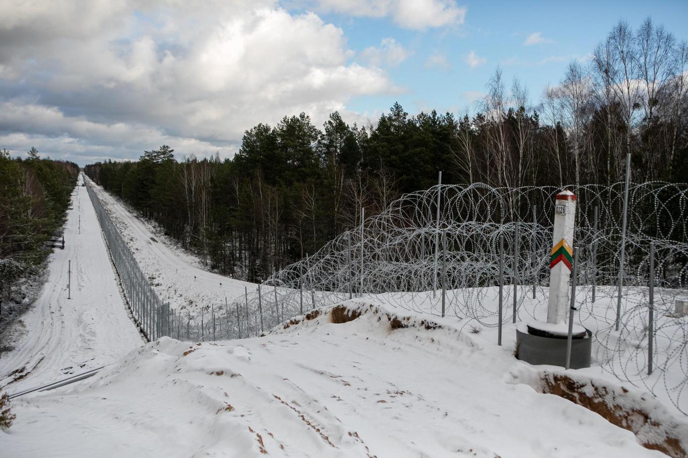 Не виключаю, що стіну на кордоні з Білоруссю доведеться продовжити до кордону з Україною — віцепрем'єр Польщі