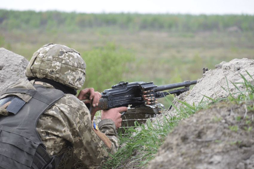 Доба на Донбасі: один військовий дістав поранення