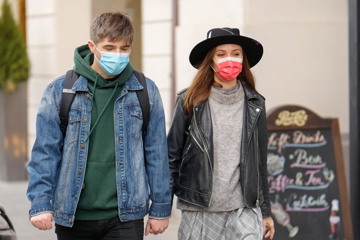 За добу в Україні — 9 371 новий випадок COVID-19