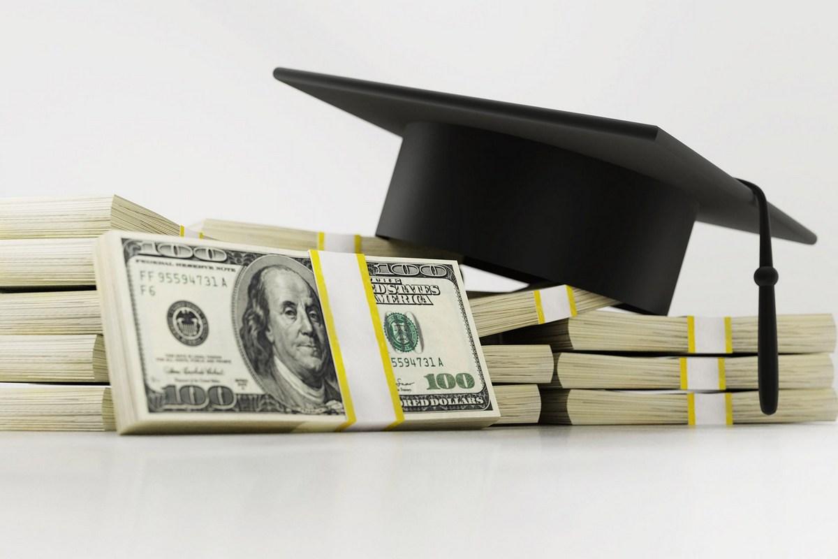 В Україні є цілі фабрики написання академічних текстів, які працюють не тільки на український, а і на міжнародний ринок — Совсун