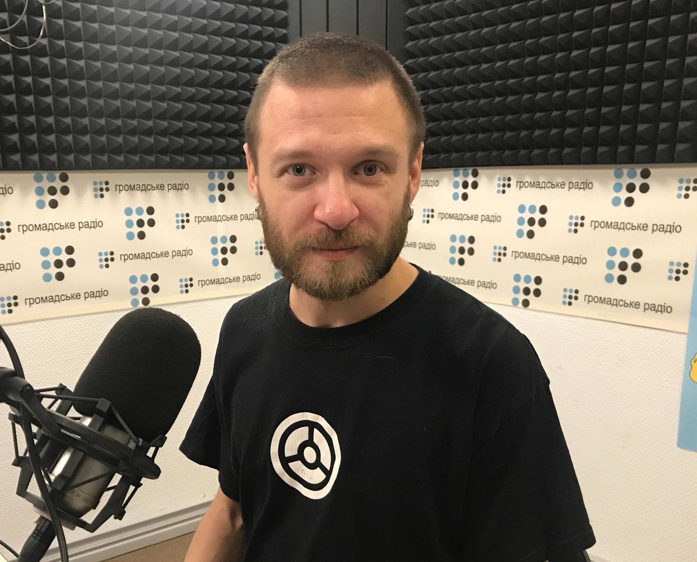 «Я хочу донести людям, що психотерапія — важливий інструмент» — розмова зі Стасом Корольовим