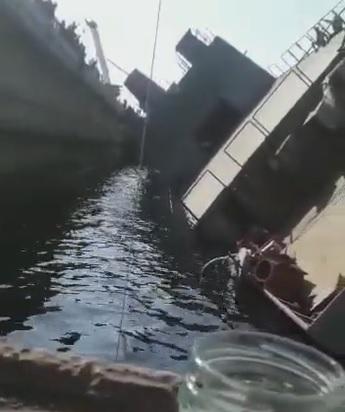 В іранському порту перекинувся військовий корабель, є жертви