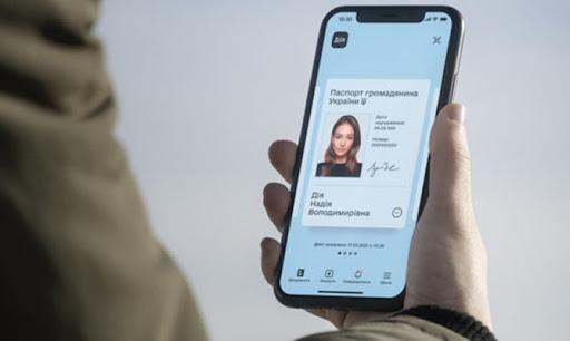 Права, техпаспорт и студенческий в «Дие» юридически приравняли к бумажным документам