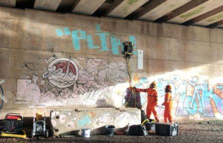 У Британії створили робота, який може переміщатися по стінах