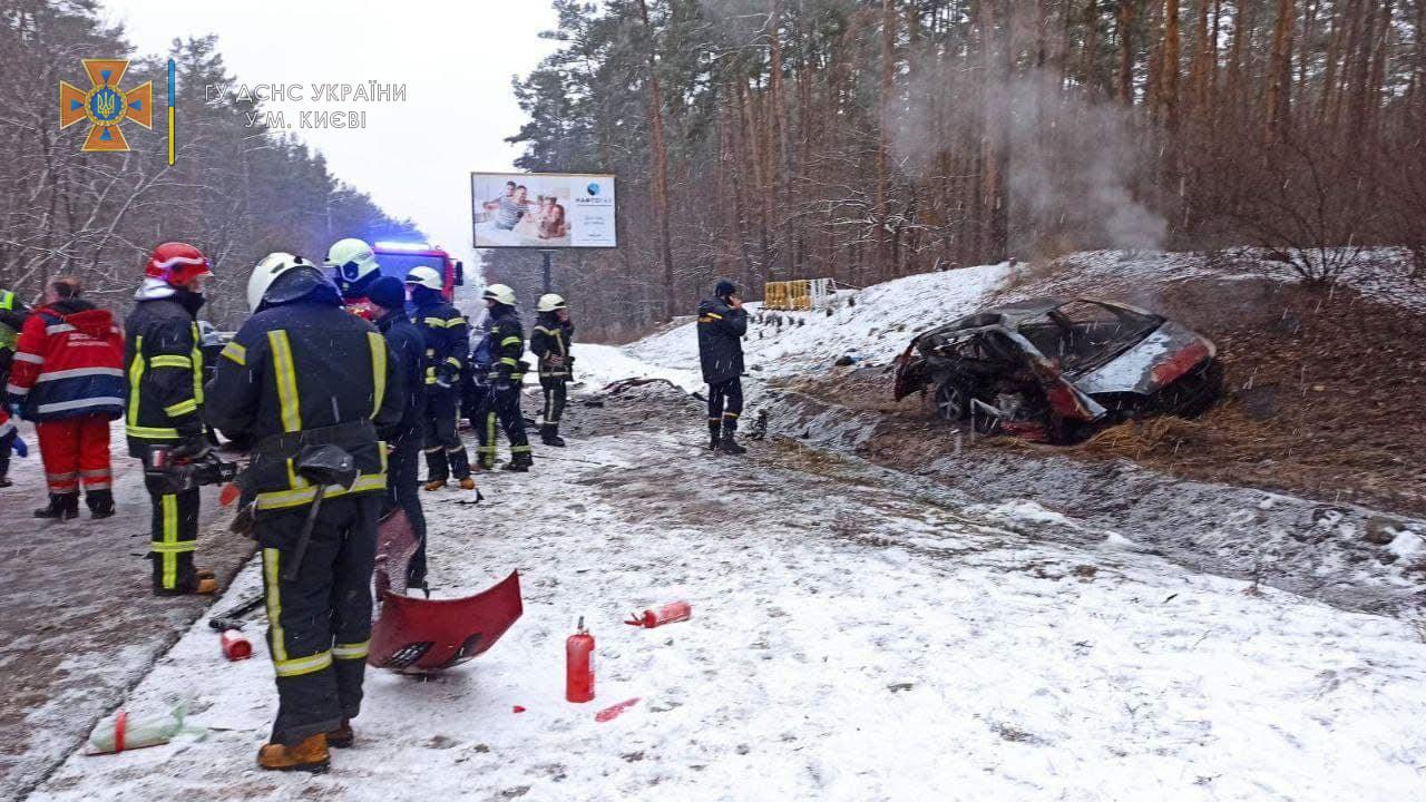 У Києві на Столичному шосе зіткнулися автівки, є загиблий