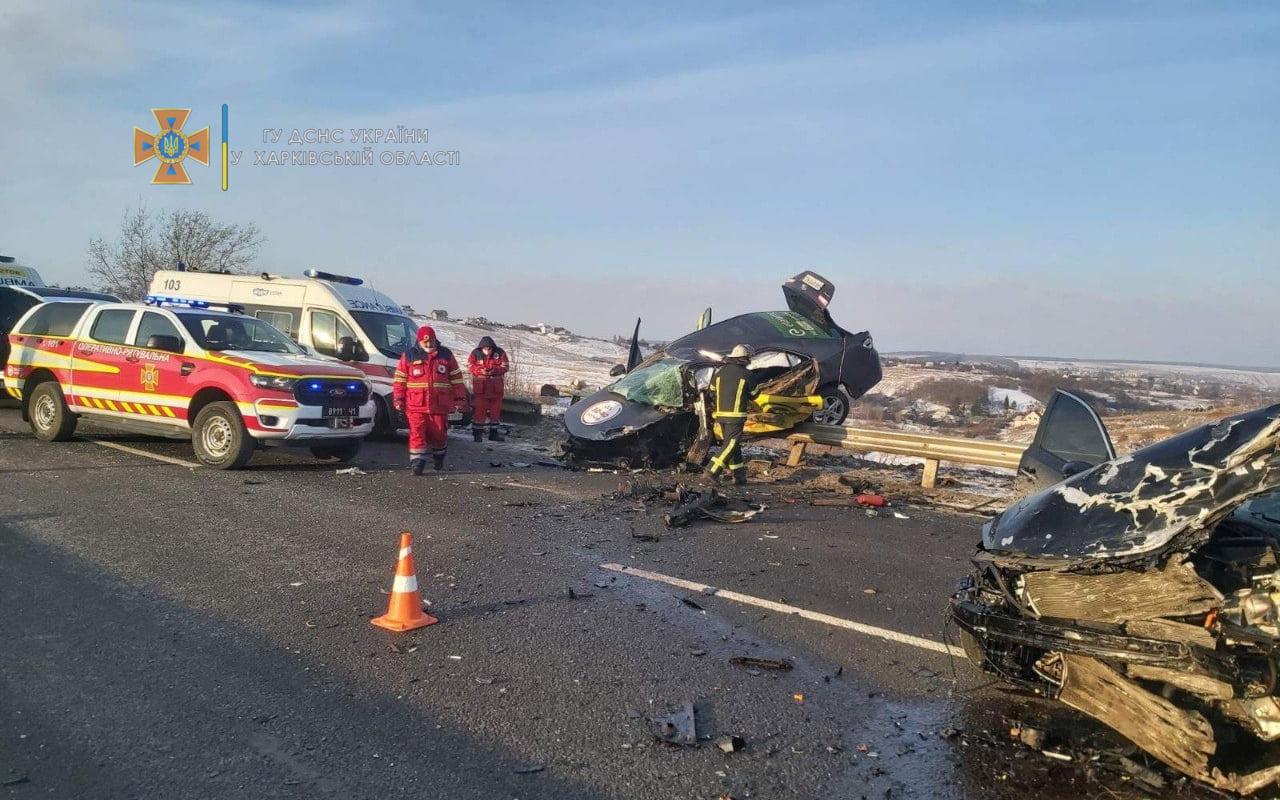 На Харківщини сталася ДТП: 3 людини загинули, 2 дітей постраждали